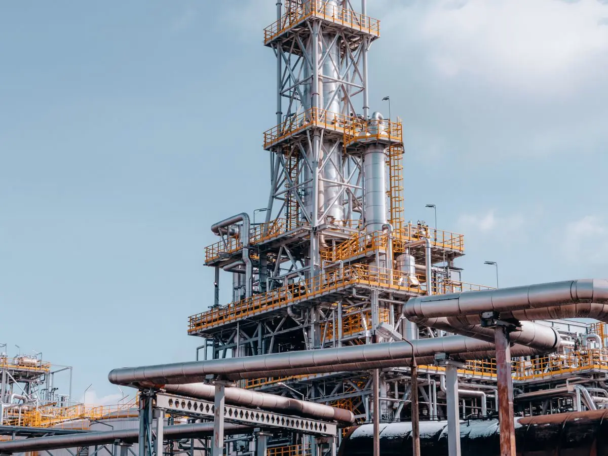 Oil refinery with pipelines