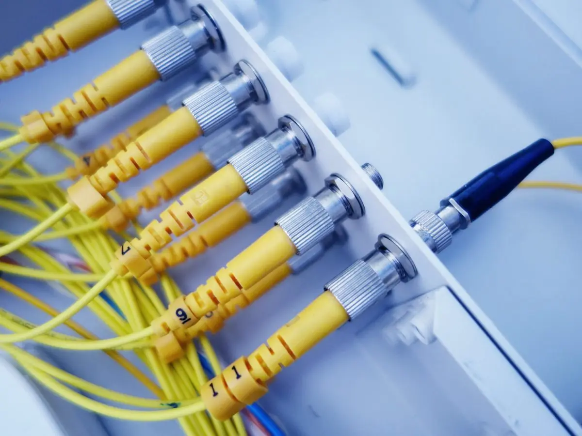 Fibre-optic network connections