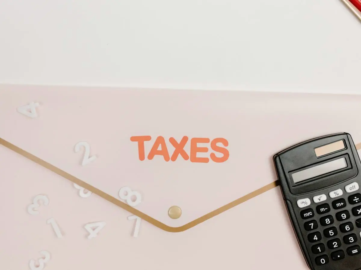 Tax folder and calculator